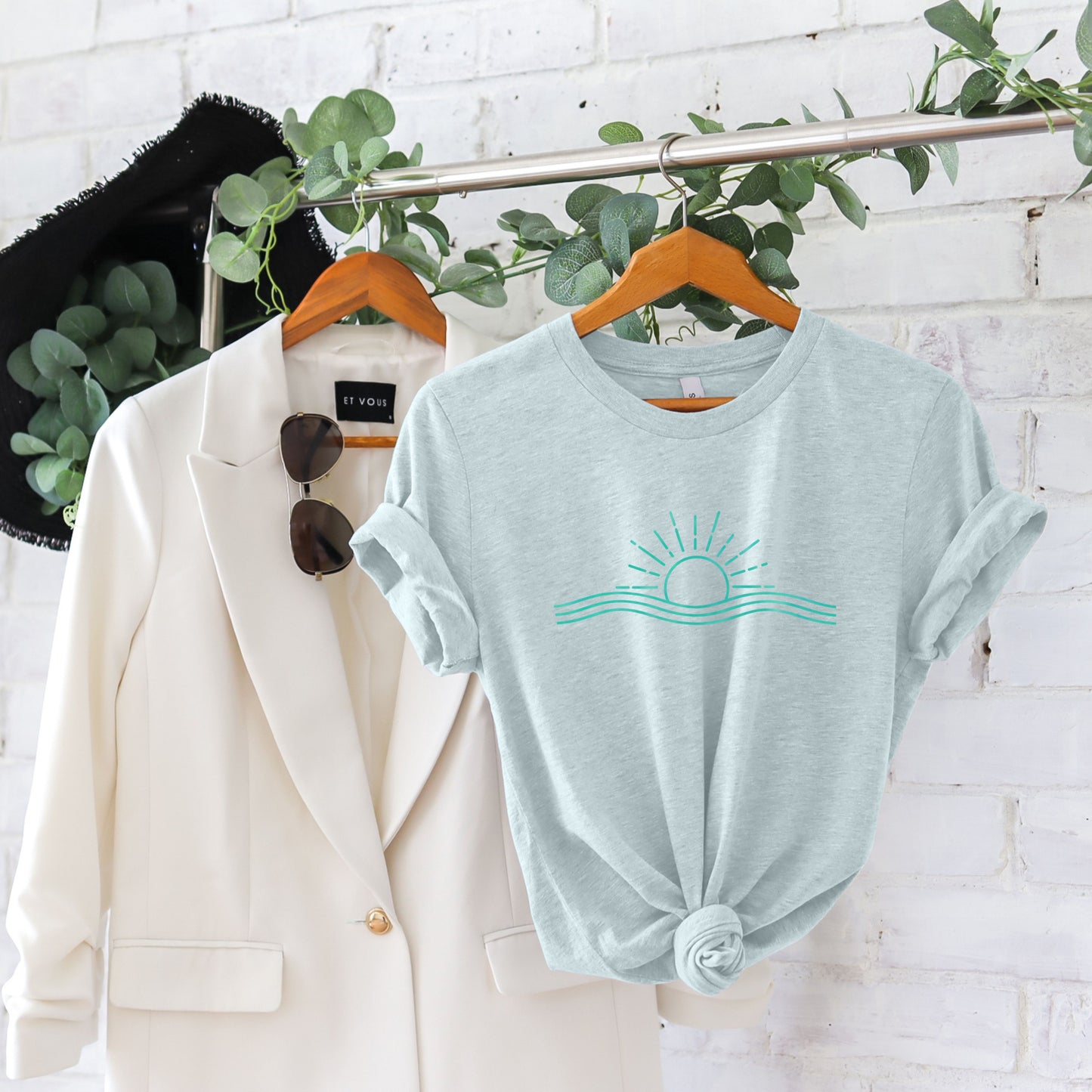 SUN AND WAVES TEE