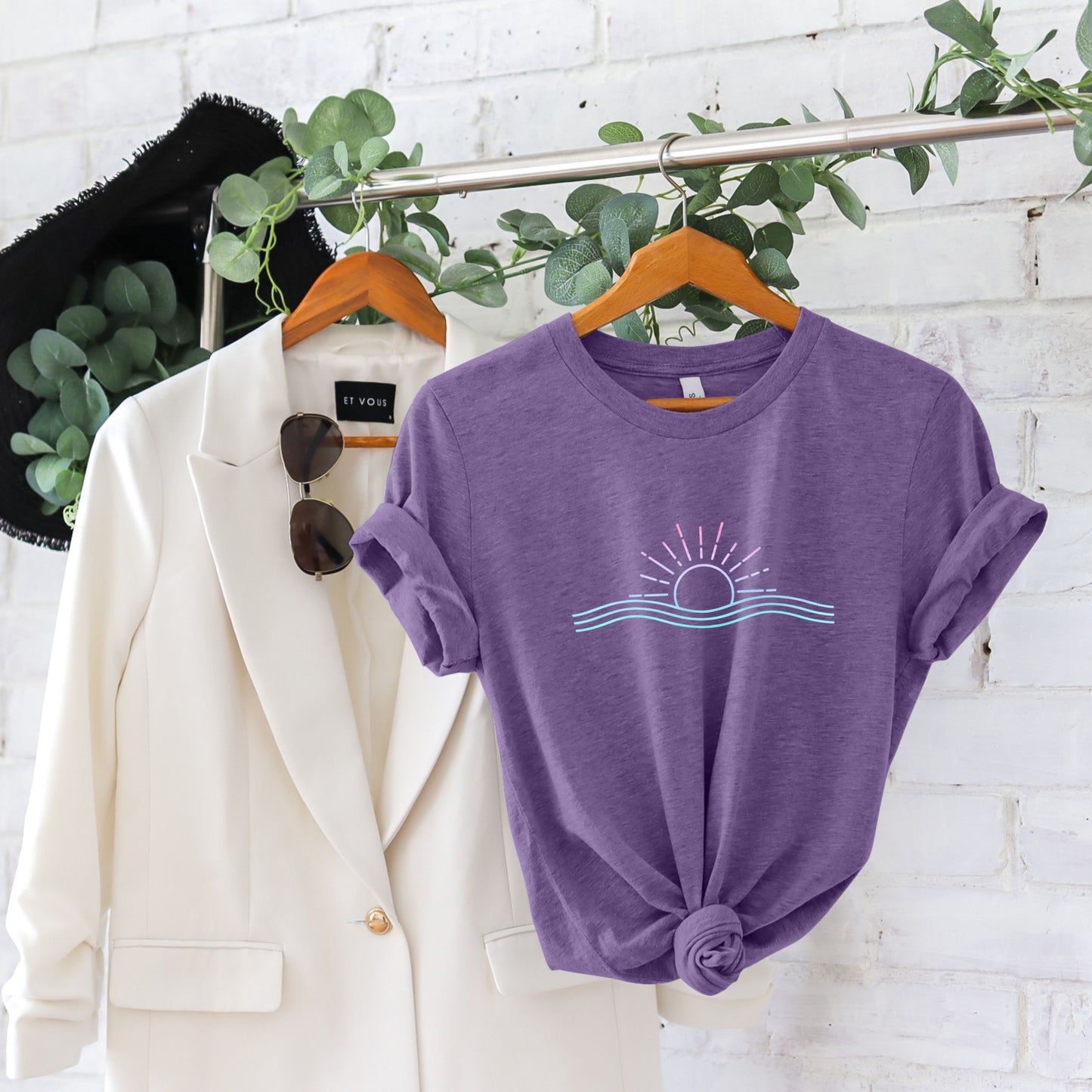 SUN AND WAVES PRISM TEE